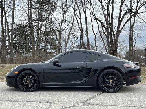 2021 Porsche 718 Cayman 