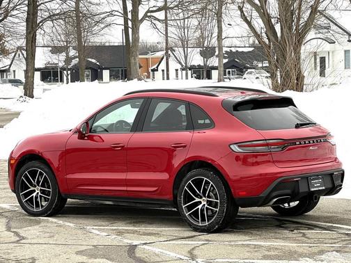 2025 Porsche Macan 