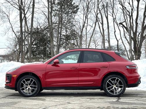 2025 Porsche Macan 