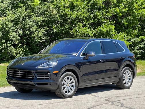 Moonlight Blue Metallic 2019 Porsche Cayenne