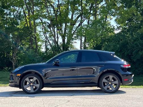Jet Black Metallic 2026 Porsche Macan