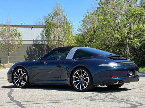 Dark Blue Metallic 2015 Porsche 911