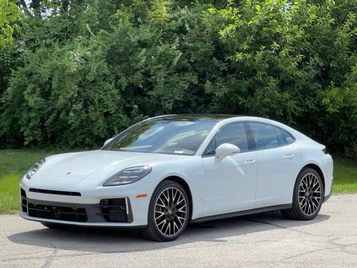Carrara White Metallic 2026 Porsche Panamera