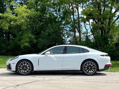 Carrara White Metallic 2026 Porsche Panamera