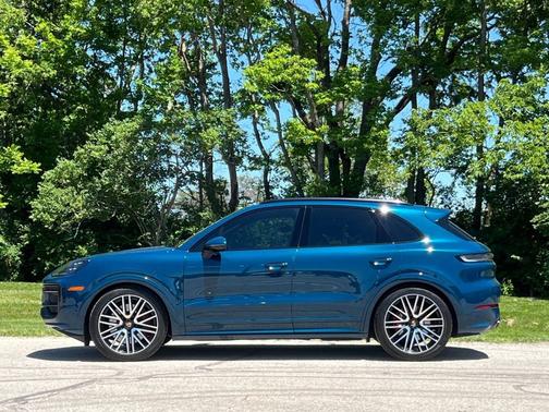 Montego Blue Metallic 2025 Porsche Cayenne