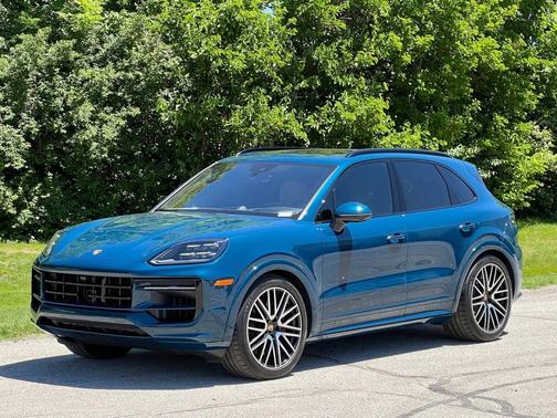 Montego Blue Metallic 2025 Porsche Cayenne