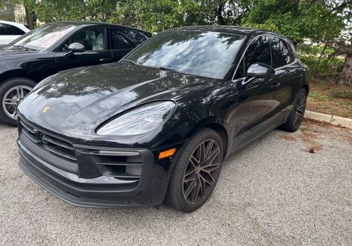 Jet Black Metallic 2023 Porsche Macan