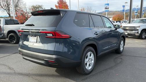 2026 Toyota Highlander Hybrid LE