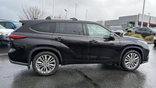 2022 Toyota Highlander Platinum