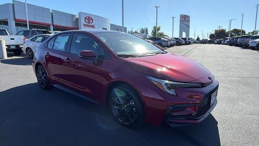 Ruby Flare Pearl/Midnight Black Metallic 2026 Toyota Corolla SE