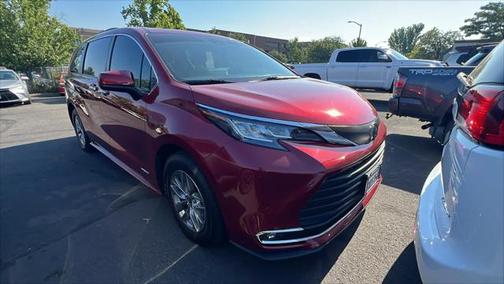 2021 Toyota Sienna XLE 7 Passenger