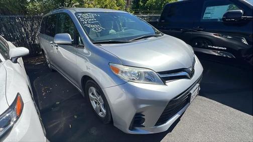 2018 Toyota Sienna LE