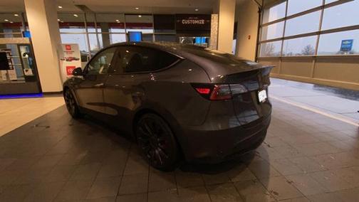 Photo 5 of 33 of 2022 Tesla Model Y Performance