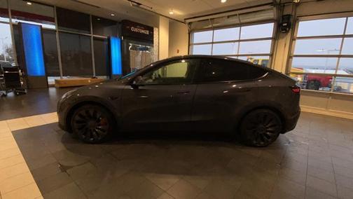 Photo 4 of 33 of 2022 Tesla Model Y Performance