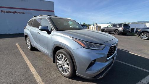 Moon Dust 2024 Toyota Highlander Hybrid Platinum