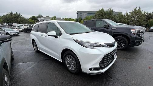 2025 Toyota Sienna XLE