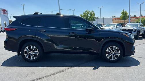 2022 Toyota Highlander Hybrid XLE