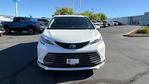 Blizzard Pearl 2021 Toyota Sienna Limited 7-Passenger