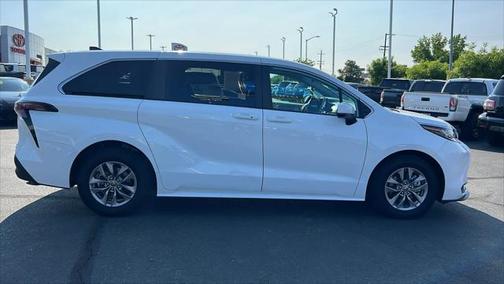 2023 Toyota Sienna LE