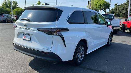2023 Toyota Sienna LE