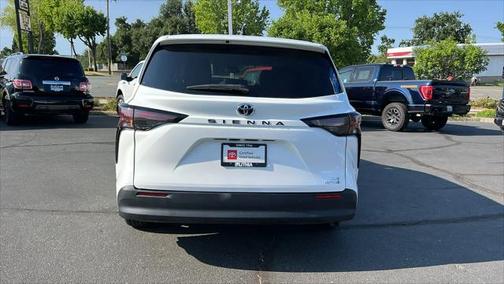 2023 Toyota Sienna LE