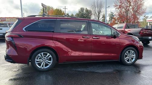 2023 Toyota Sienna XSE 7 Passenger