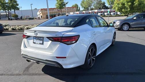 Aspen White Tricoat/Super Black 2022 Nissan Sentra SR