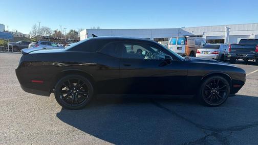 2017 Dodge Challenger SXT