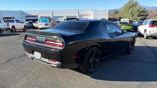 2017 Dodge Challenger SXT