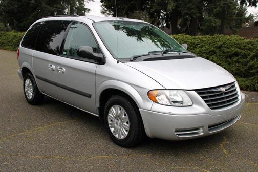 2006 Chrysler Town & Country Base