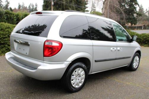 2006 Chrysler Town & Country Base