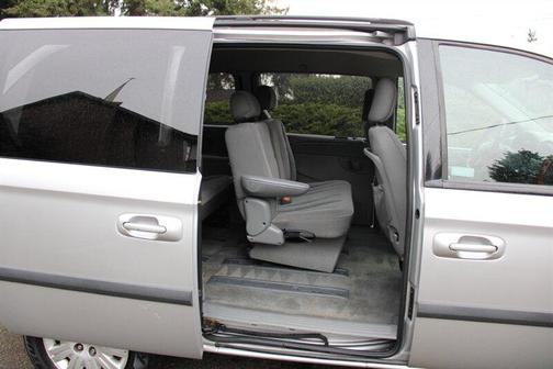2006 Chrysler Town & Country Base