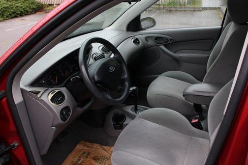 Red 2004 Ford Focus ZX5