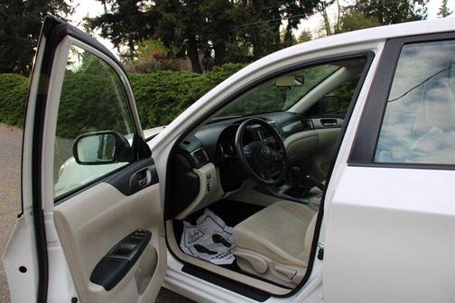 Satin White Pearl 2011 Subaru Impreza 2.5 i