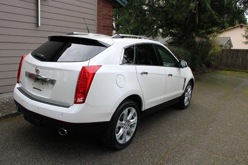 White 2010 Cadillac SRX Performance Collection