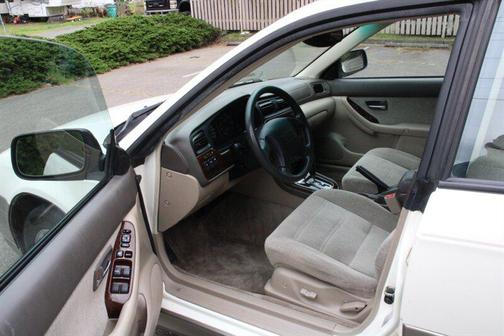 White Frost Pearl/Titanium Pearl 2002 Subaru Outback Base