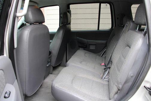 2004 Ford Explorer XLS