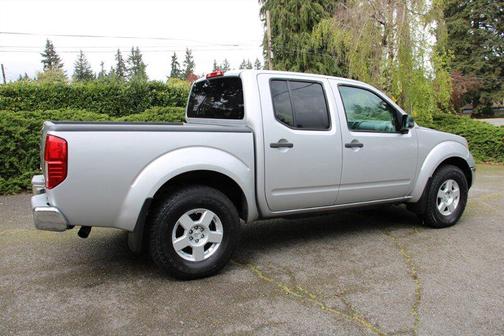 Radiant Silver Clearcoat Metallic 2005 Nissan Frontier SE Crew Cab
