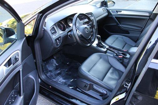 2016 Volkswagen Golf SportWagen TSI SE 4-Door