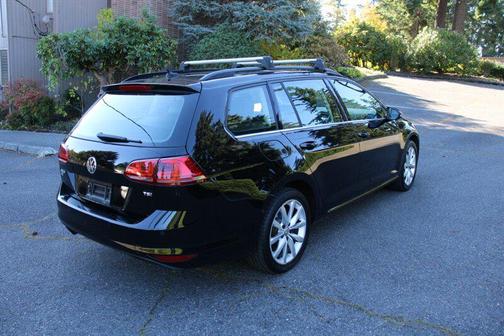 2016 Volkswagen Golf SportWagen TSI SE 4-Door