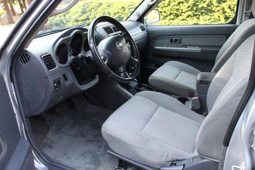 Silver Ice Clearcoat Metallic 2002 Nissan Frontier SE Crew Cab