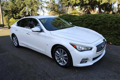 2015 INFINITI Q50 Base