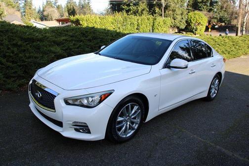 2015 INFINITI Q50 Base