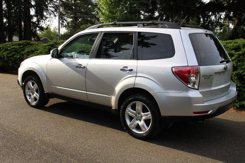 Silver 2009 Subaru Forester 2.5 X