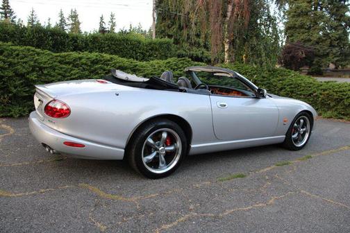 2005 Jaguar XKR Base