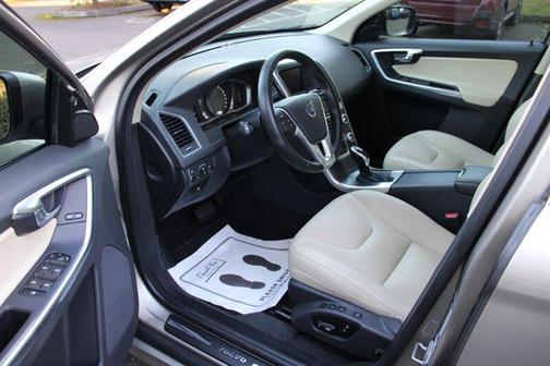 2016 Volvo XC60 T5 Premier