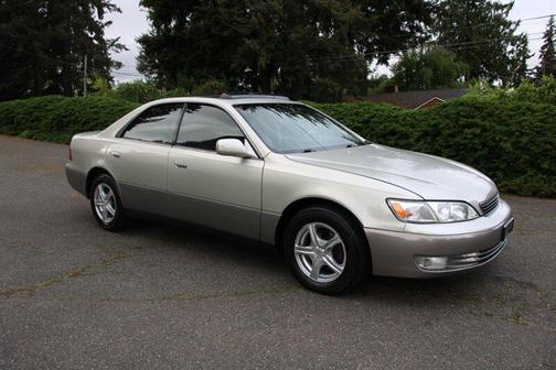 Silver 1999 Lexus ES 300 Base