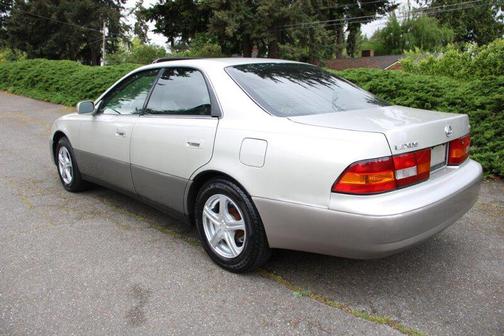 Silver 1999 Lexus ES 300 Base