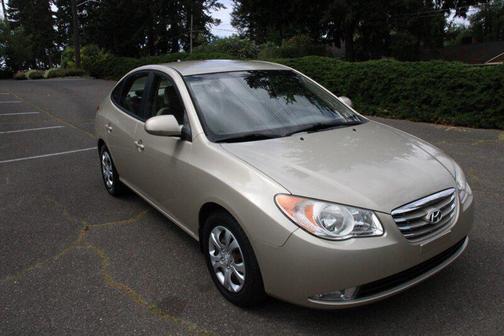 Gold 2010 Hyundai ELANTRA GLS