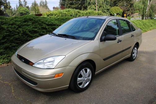 Gold 2001 Ford Focus LX